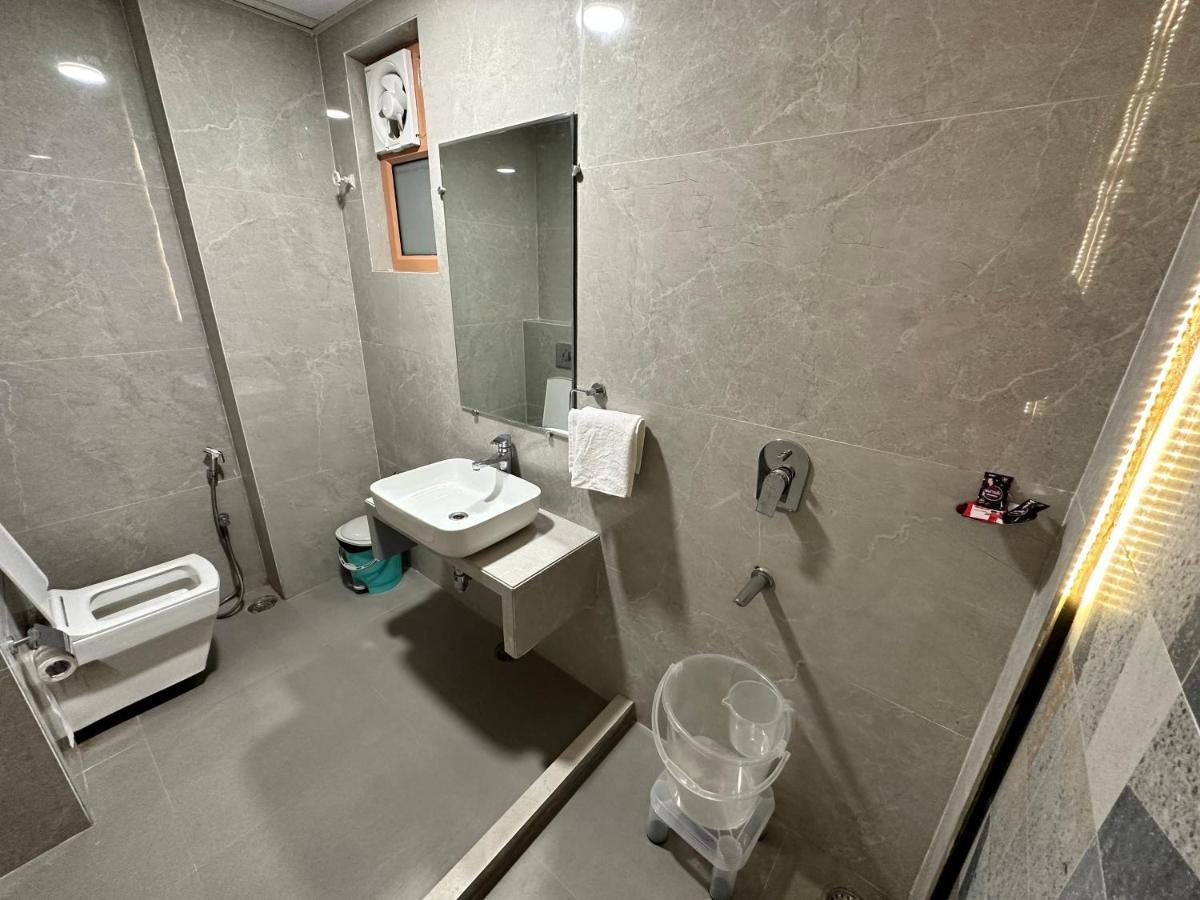 Hotel Pinaka Inn Lucknow Exteriör bild