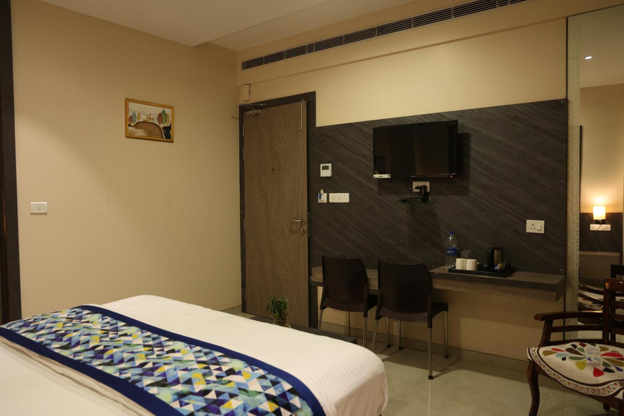 Hotel Pinaka Inn Lucknow Exteriör bild