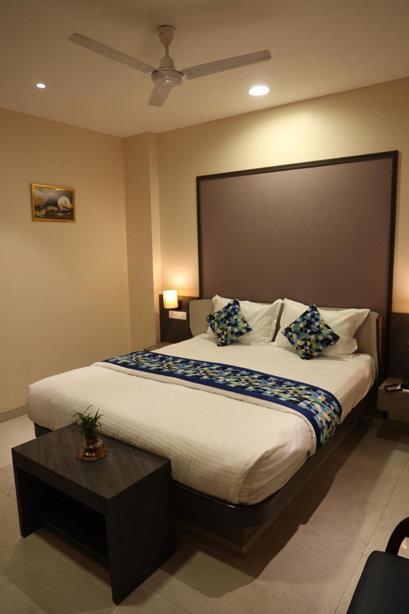 Hotel Pinaka Inn Lucknow Exteriör bild