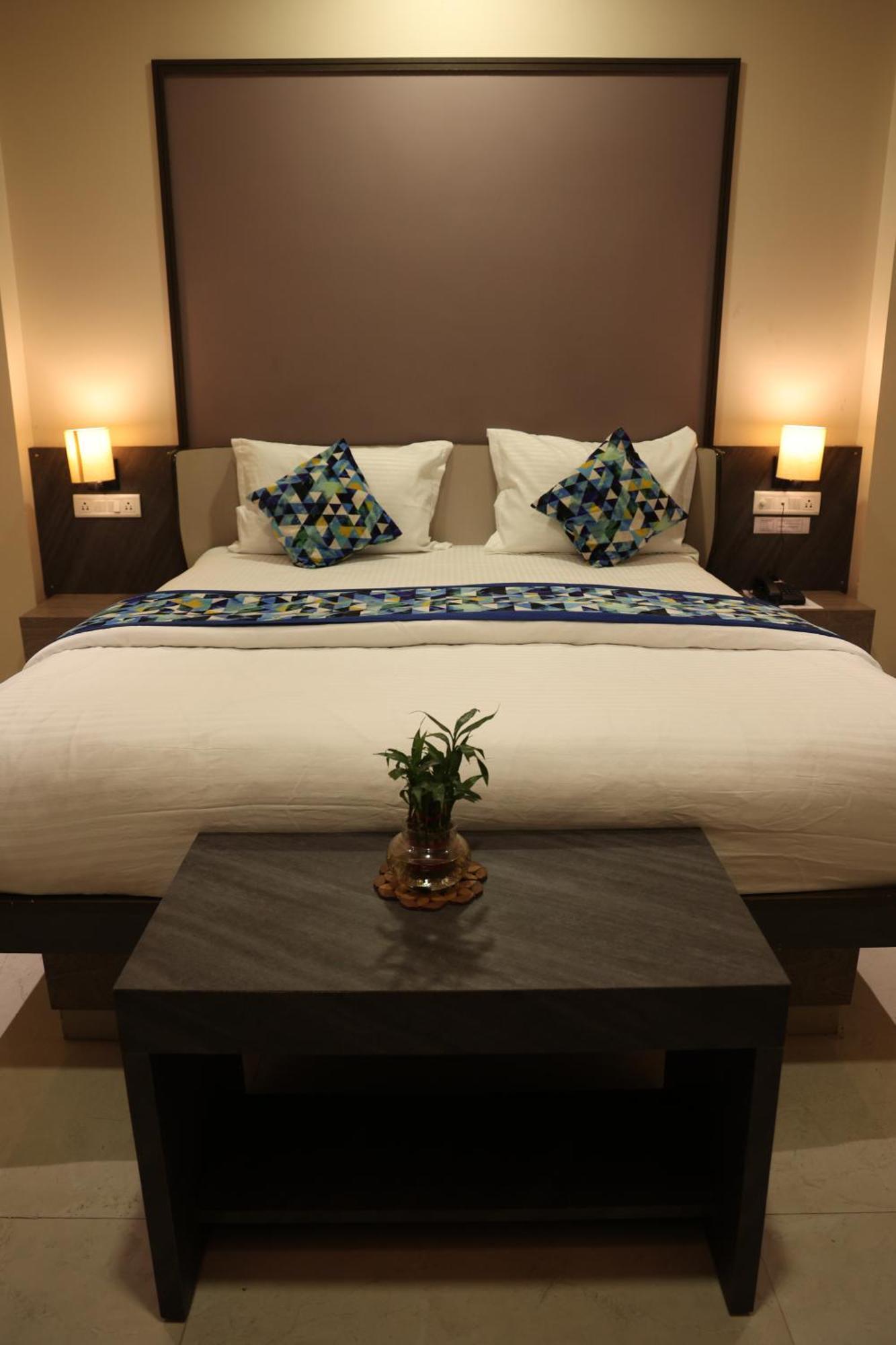 Hotel Pinaka Inn Lucknow Exteriör bild