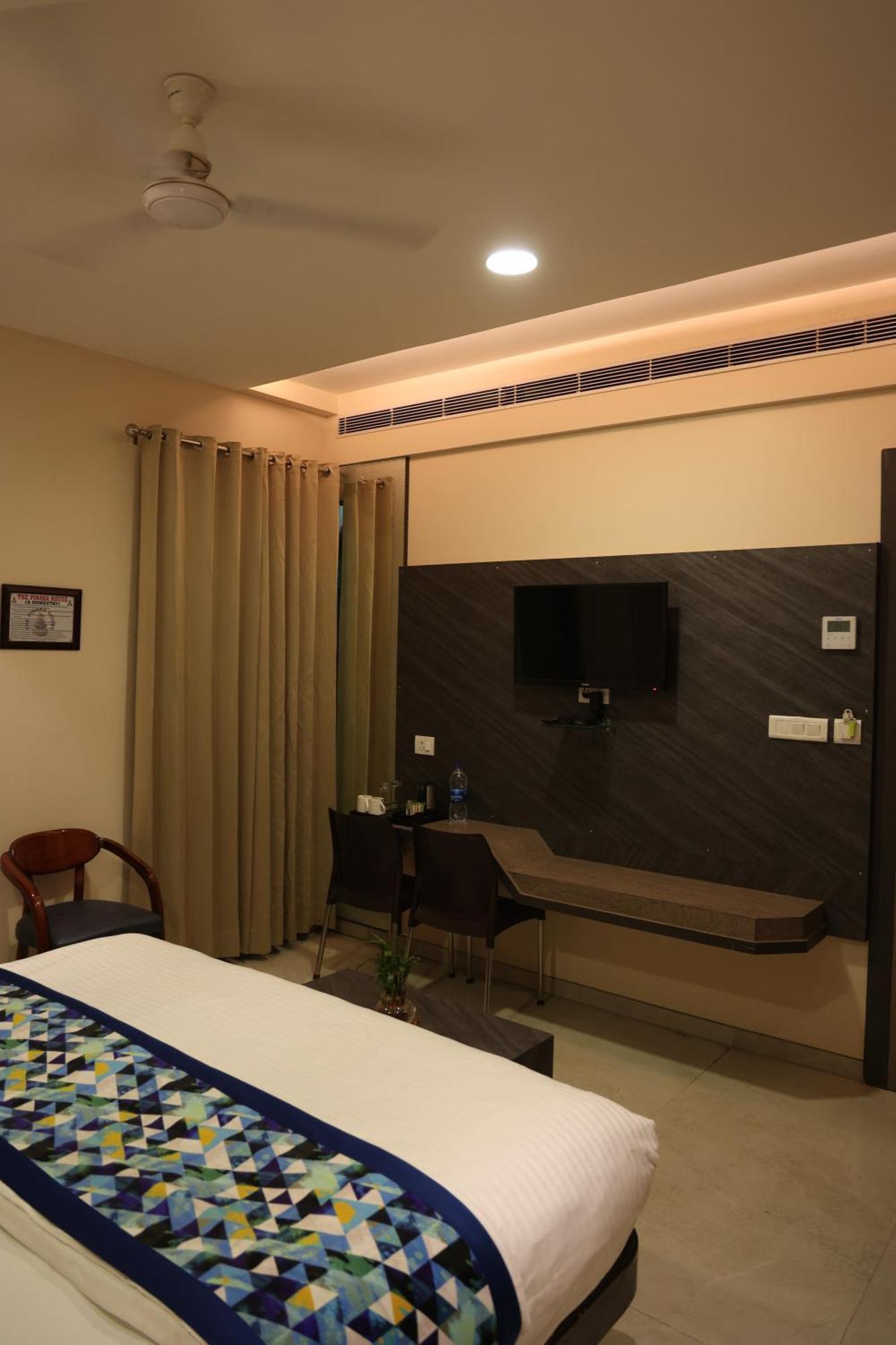 Hotel Pinaka Inn Lucknow Exteriör bild